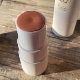 Lip & Cheek Bloom. 2 in 1 Natural Lipstick (Color: Nude)